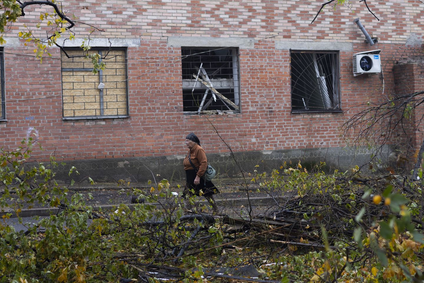 Ukrainians civilians face searing decisions as Russians advance in east