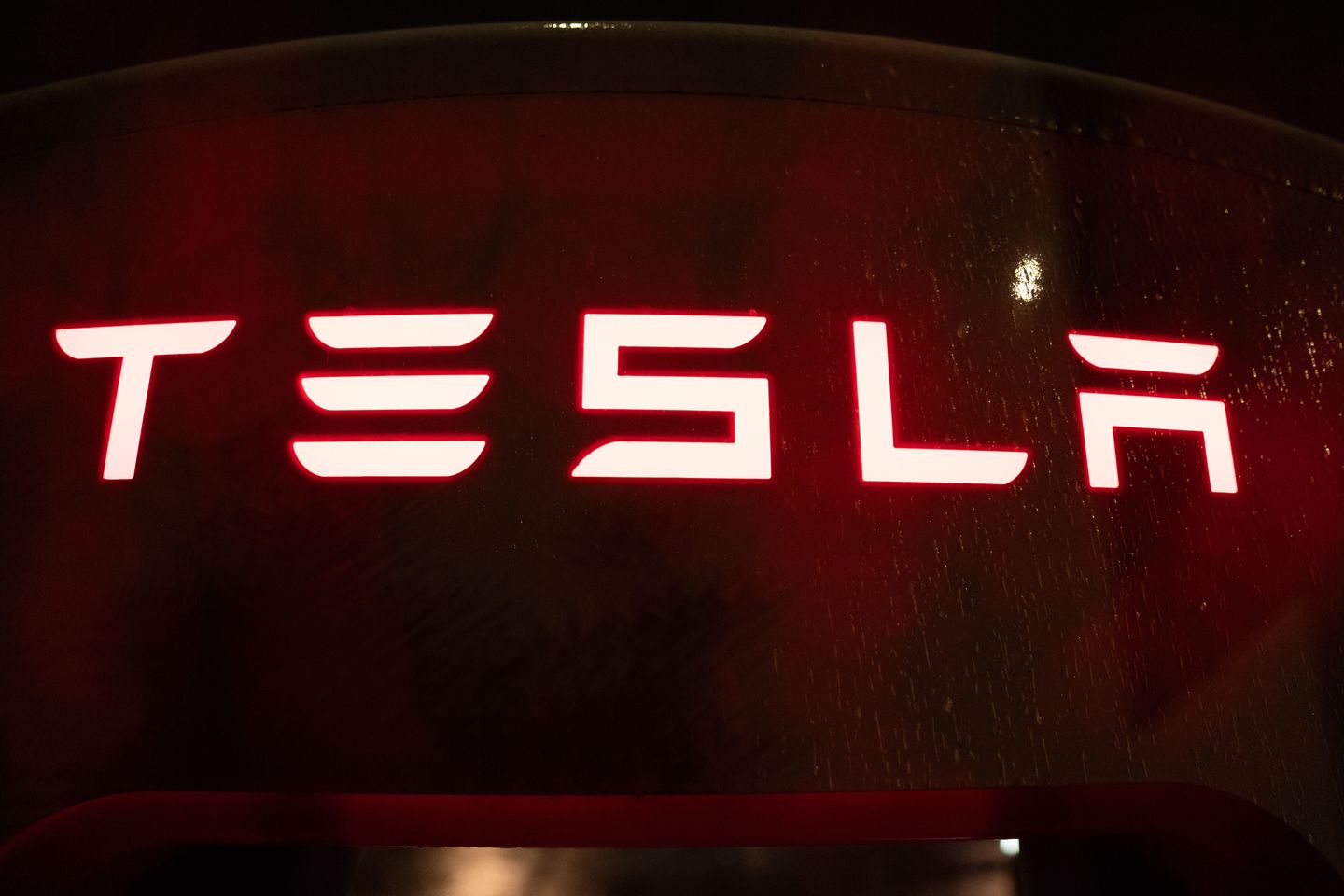 Tesla profits rose in the first quarter as Musk teases debut of new Roadster