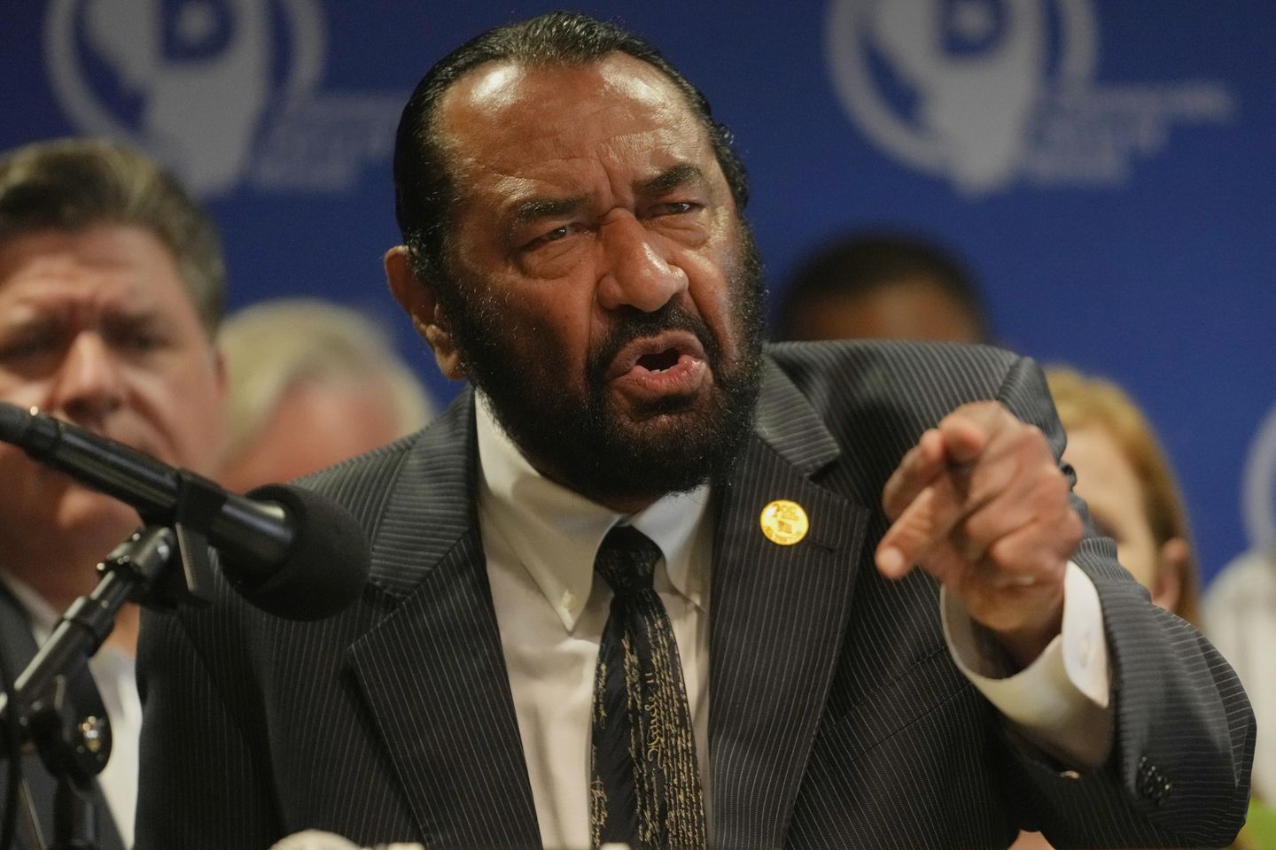 Rep. Al Green introduces his fifth Trump impeachment article
