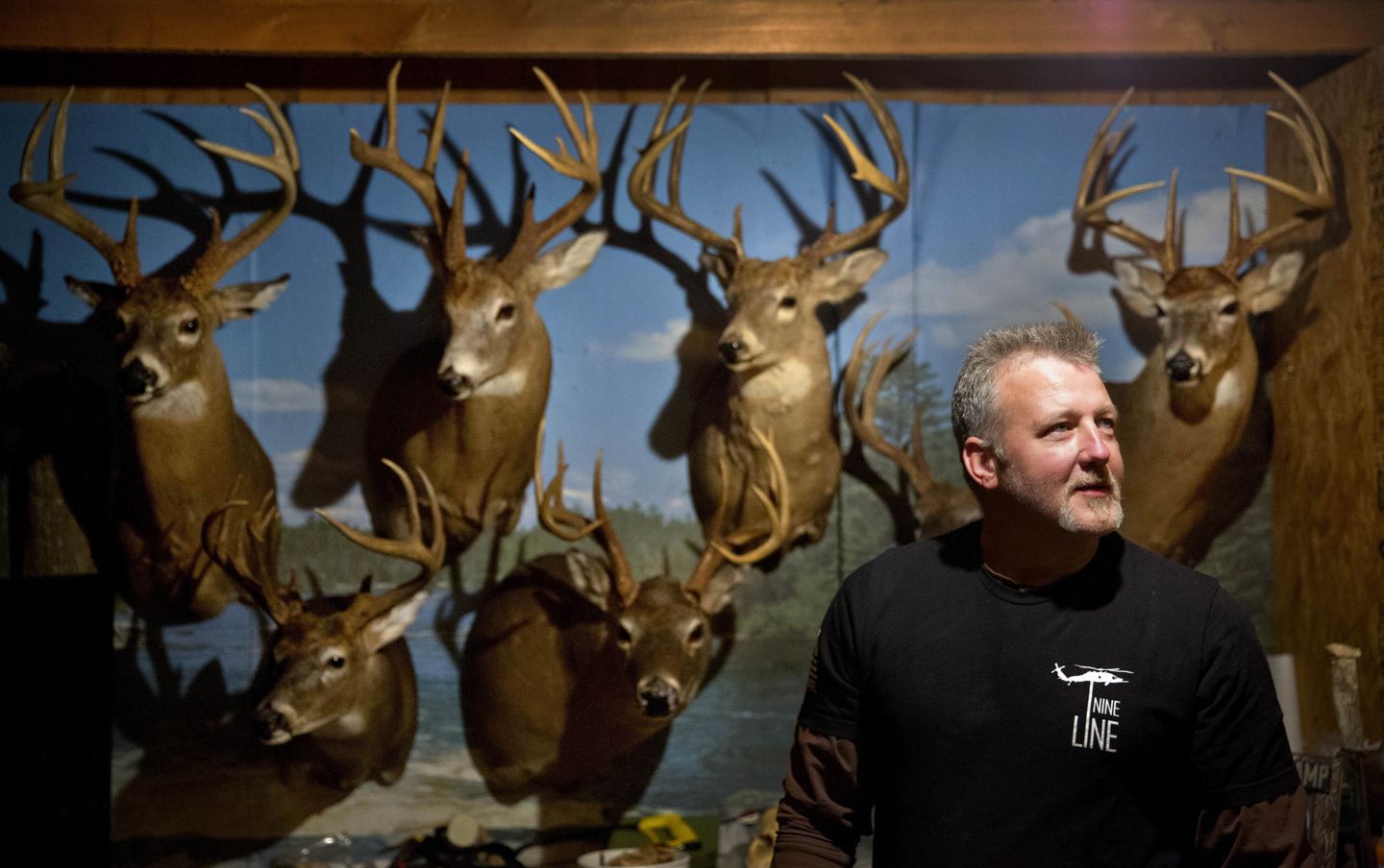 Trump plans hunting orders ahead of White House dinner