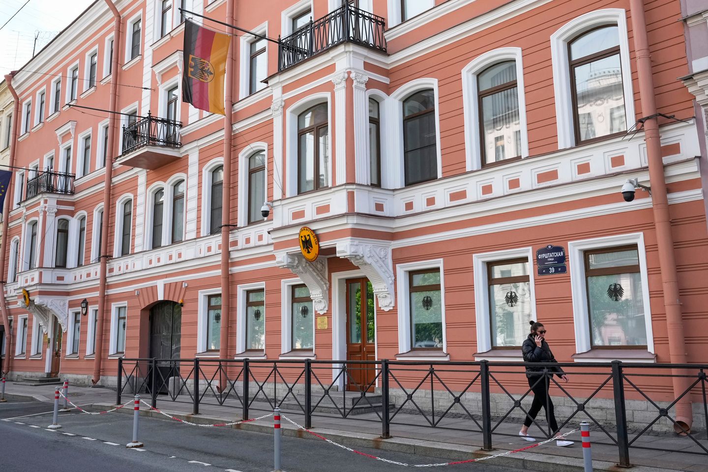 Moscow orders closure of Germany’s consulate in St. Petersburg in spat over attempted drone attack